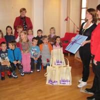 120 knjig za malčke bralčke v enoti Sapramiška